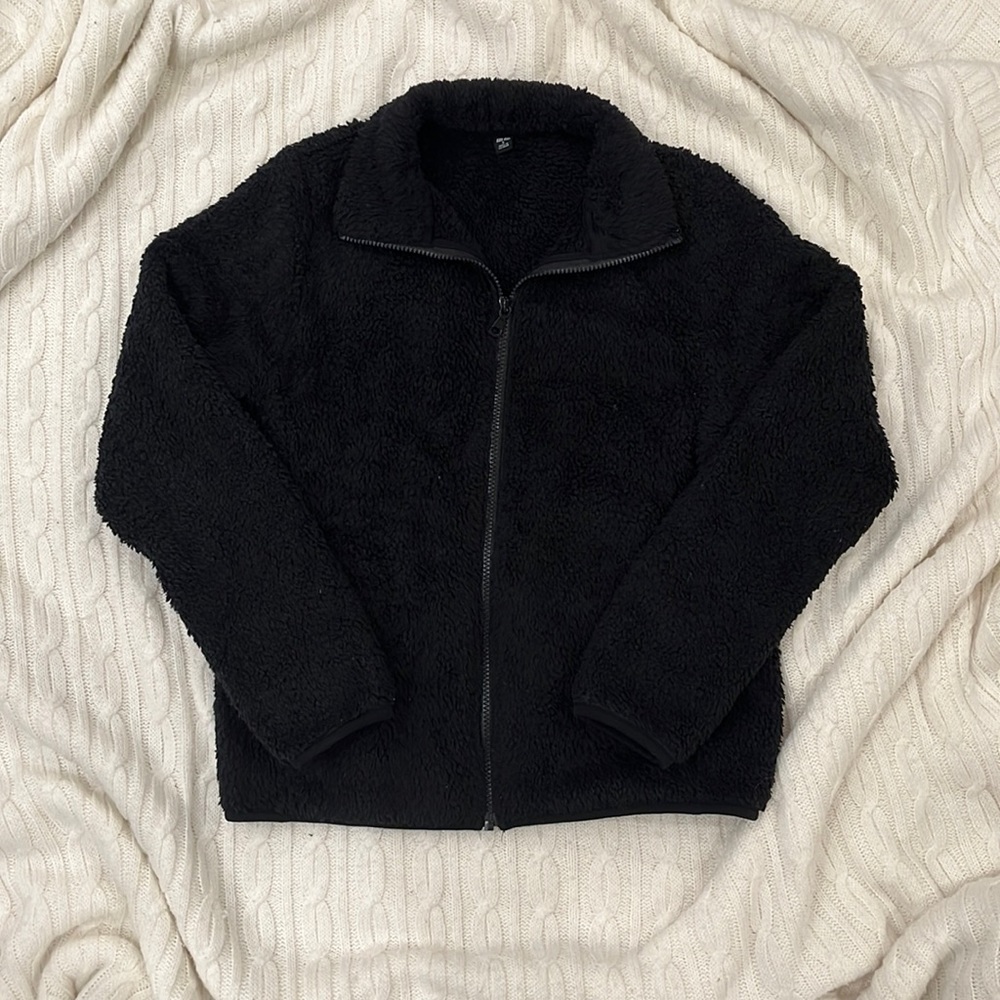 black uniqlo fuzzy jacket